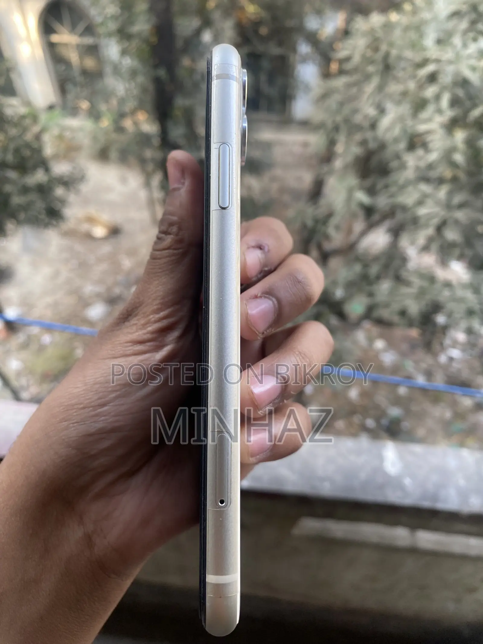 অ্যাপল আইফোন ১১ ৬৪ জিবি হোয়াইট