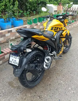 সুজুকি জিক্সার ২০২৫ ইয়েলো