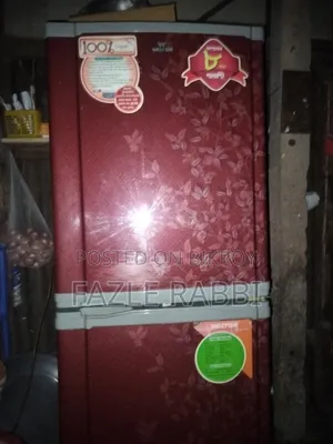 Walton WFF-2A3 213 Liter Top-Freezer Refrigerator