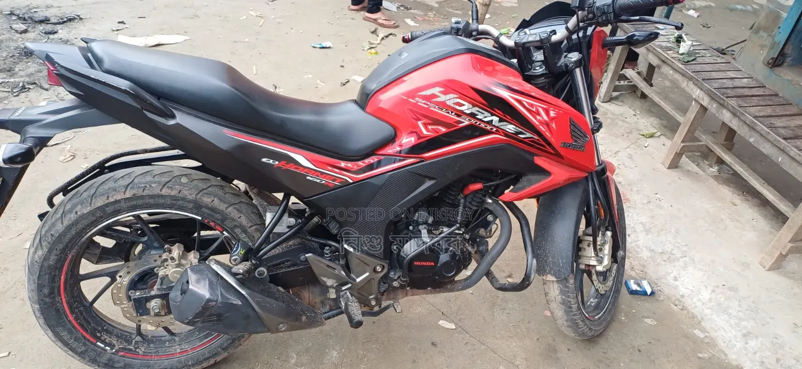 হোন্ডা হর্নেট ২.০ ২০২৪ লাল