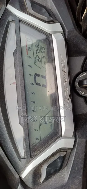 হোন্ডা হর্নেট ২.০ ২০২৪ লাল