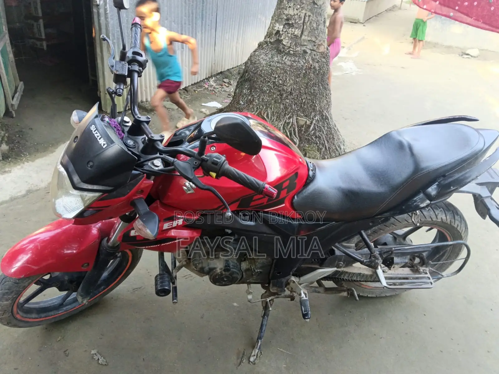 সুজুকি জিক্সার ২০১৬ লাল