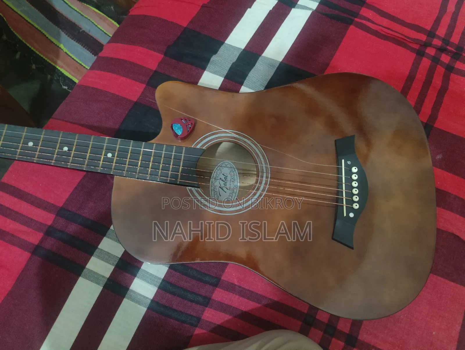 অ্যাকোস্টিক কাটঅ্যাওয়ে গিটার বিক্রয়ের জন্য
