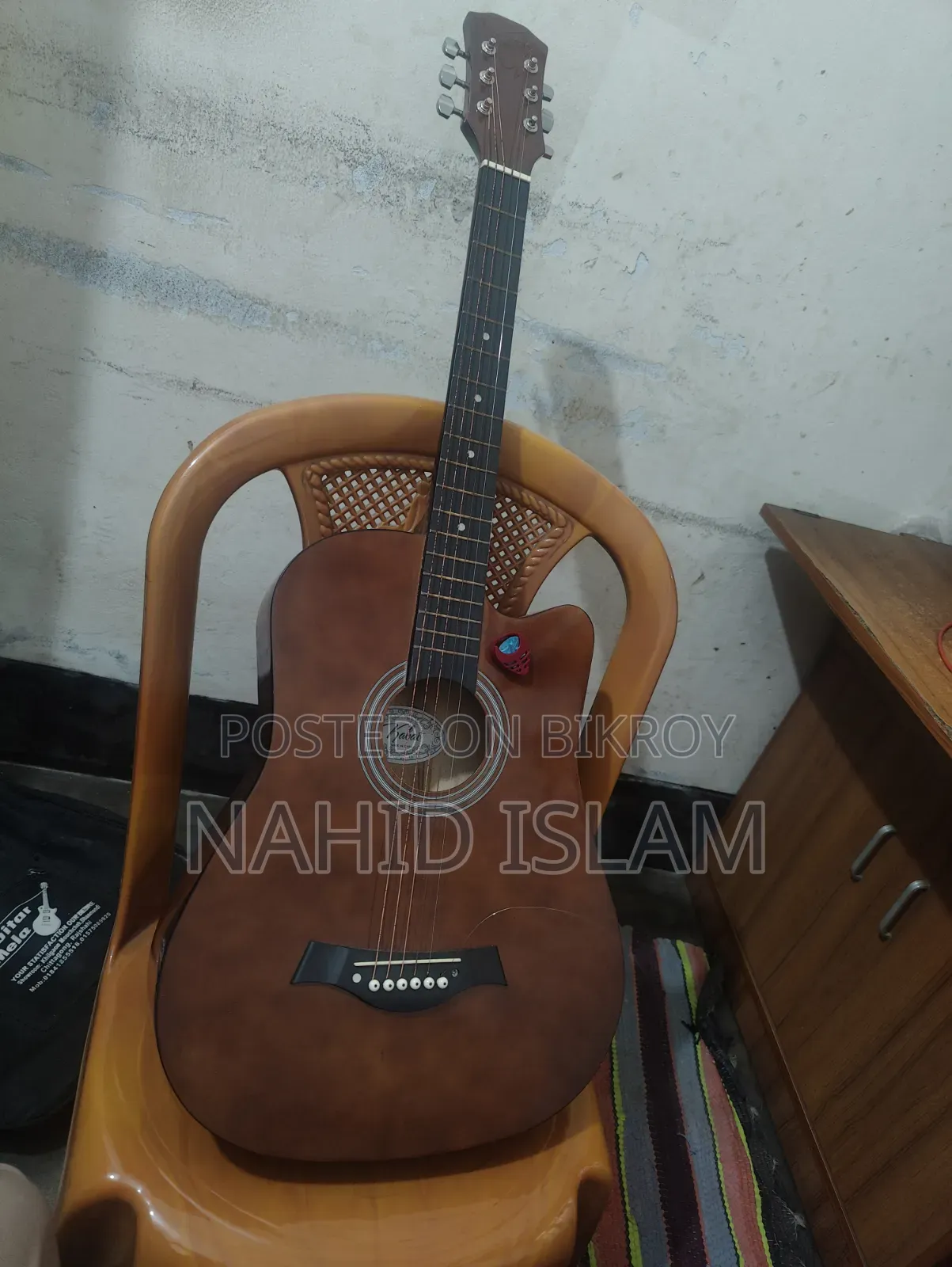 অ্যাকোস্টিক কাটঅ্যাওয়ে গিটার বিক্রয়ের জন্য