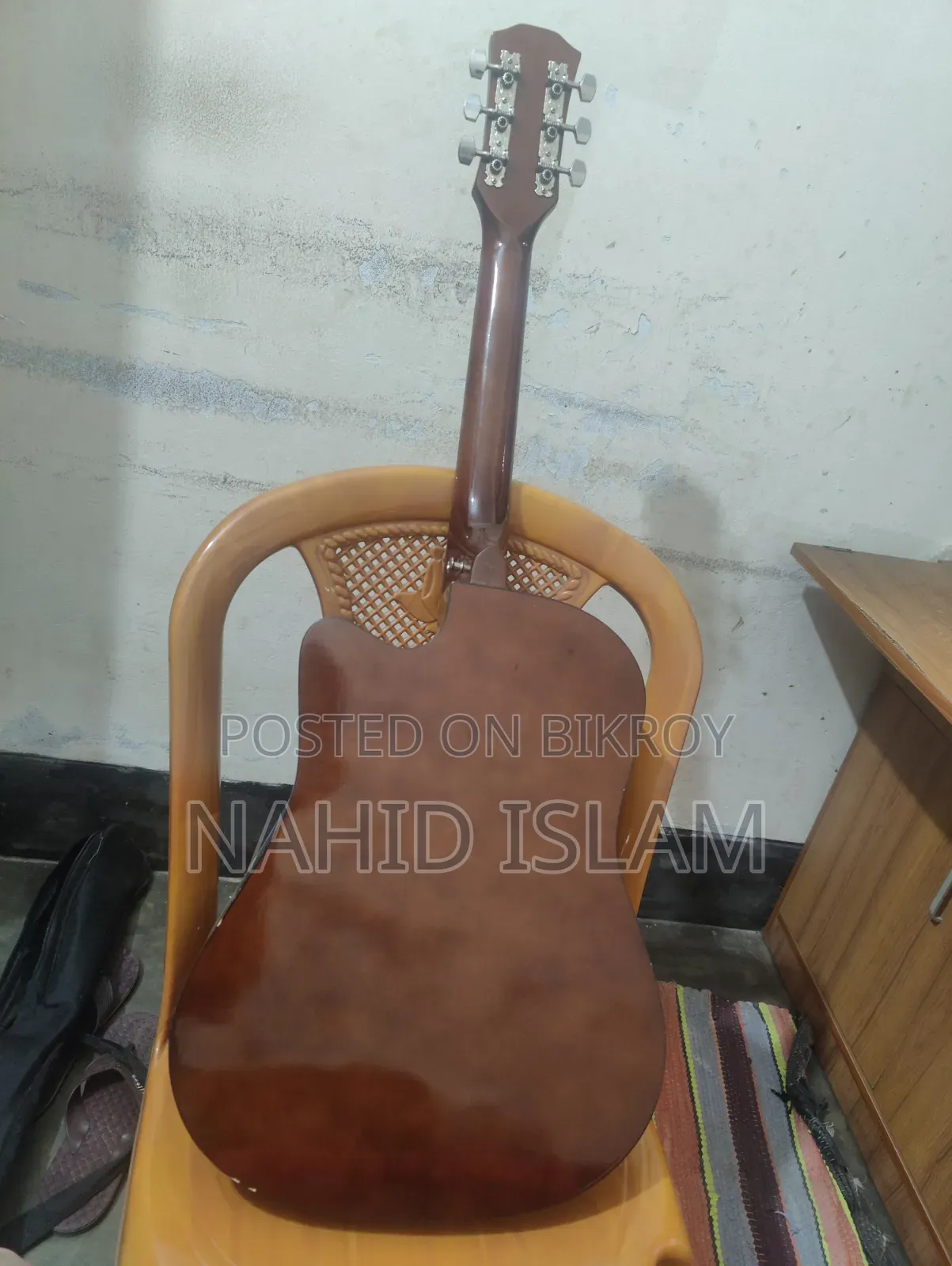 অ্যাকোস্টিক কাটঅ্যাওয়ে গিটার বিক্রয়ের জন্য