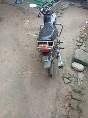 রানার এফ১০০ - ৬এ ২০১৬ কালো