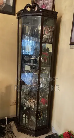 Corner Showcase