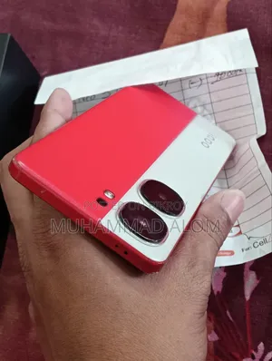 আইকিউওও ২৫৬ জিবি লাল