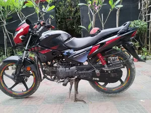 Hero Glamour 2015 Black