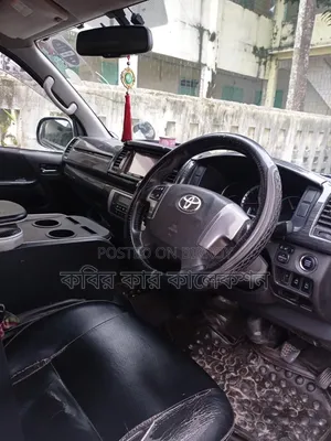 Toyota HiAce 2016 Black
