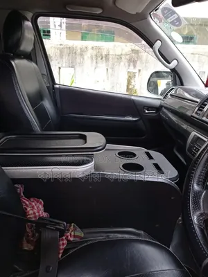 Toyota HiAce 2016 Black