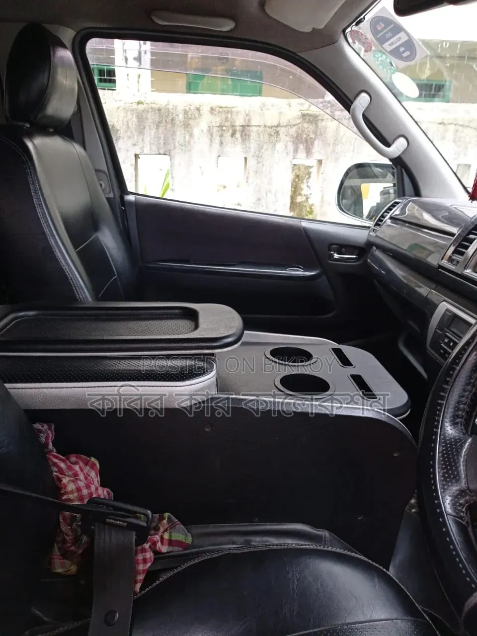 Toyota HiAce 2016 Black