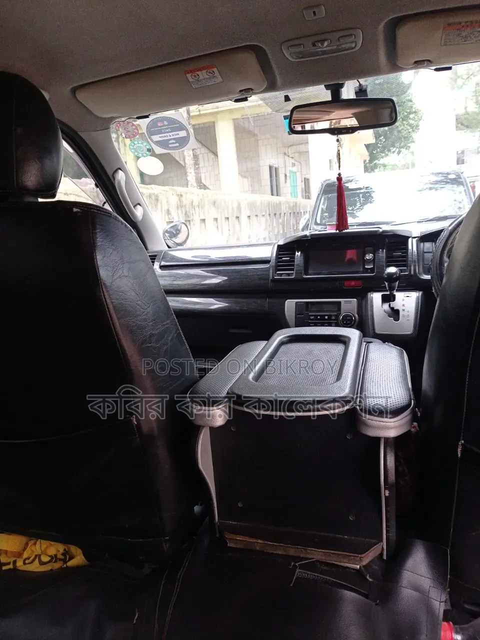 Toyota HiAce 2016 Black