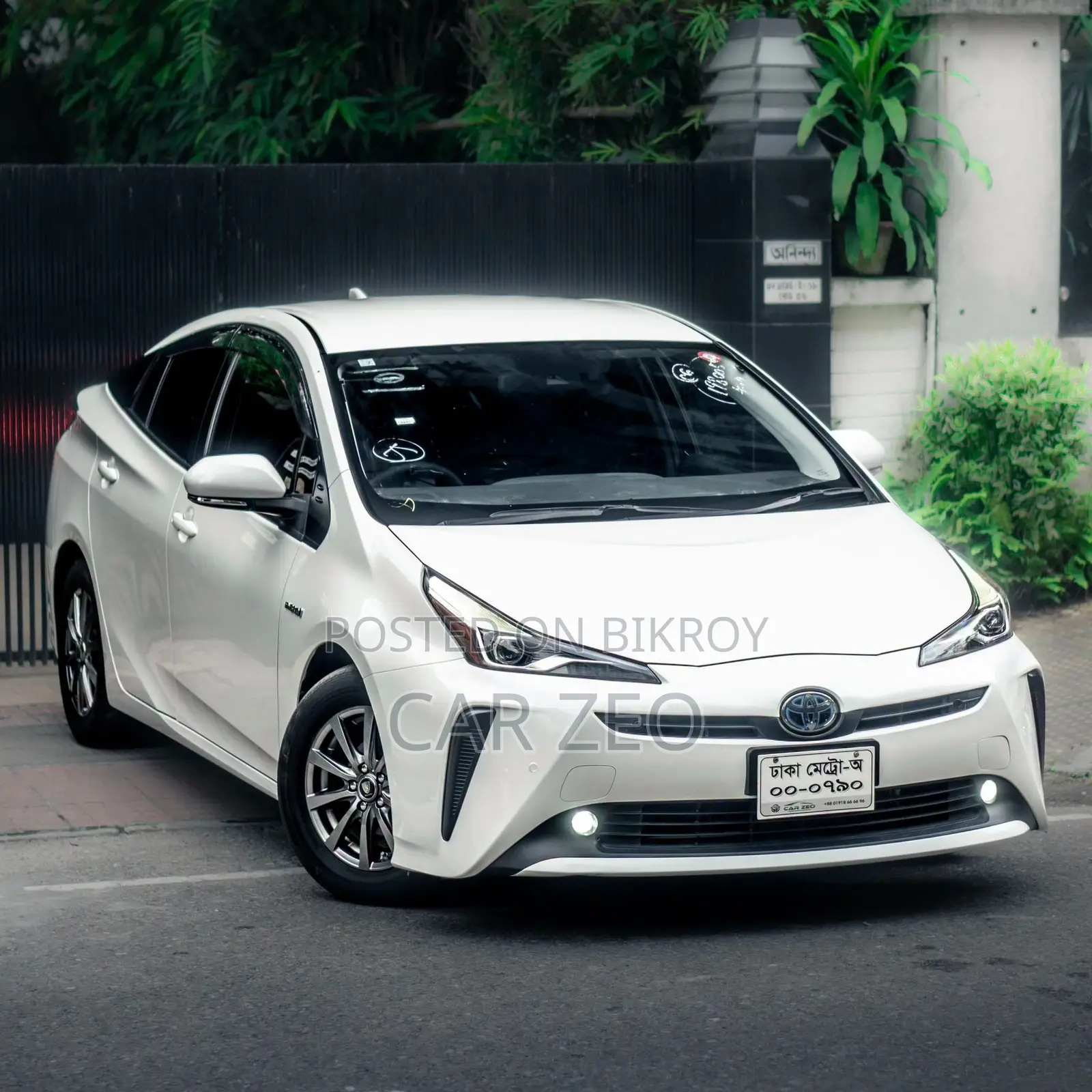 Toyota Prius L Front-Wheel Drive 2020 Pearl