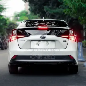 Toyota Prius L Front-Wheel Drive 2020 Pearl