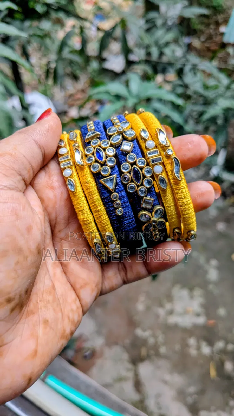 হাতে বানানো চুড়ি