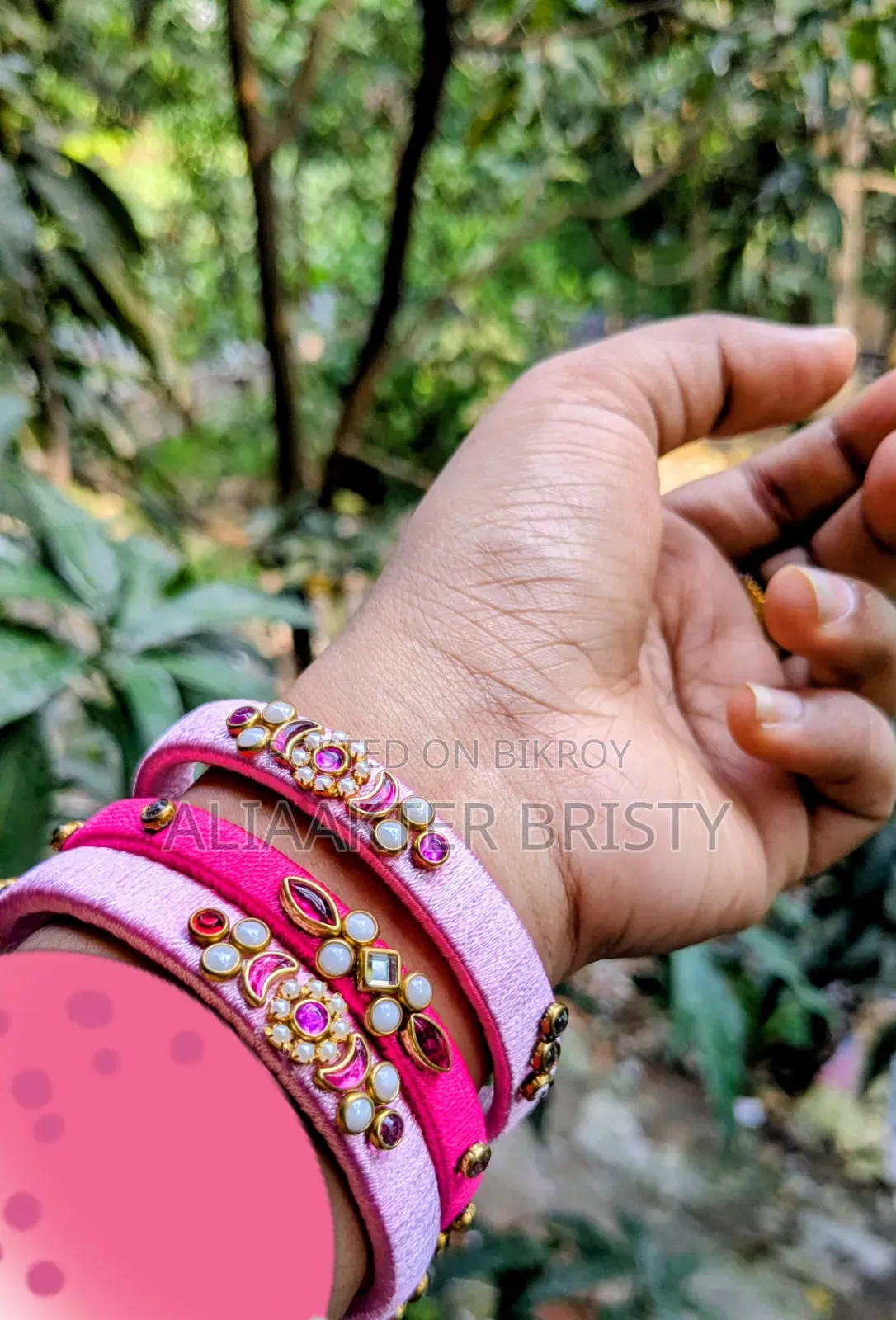 হাতে বানানো চুড়ি