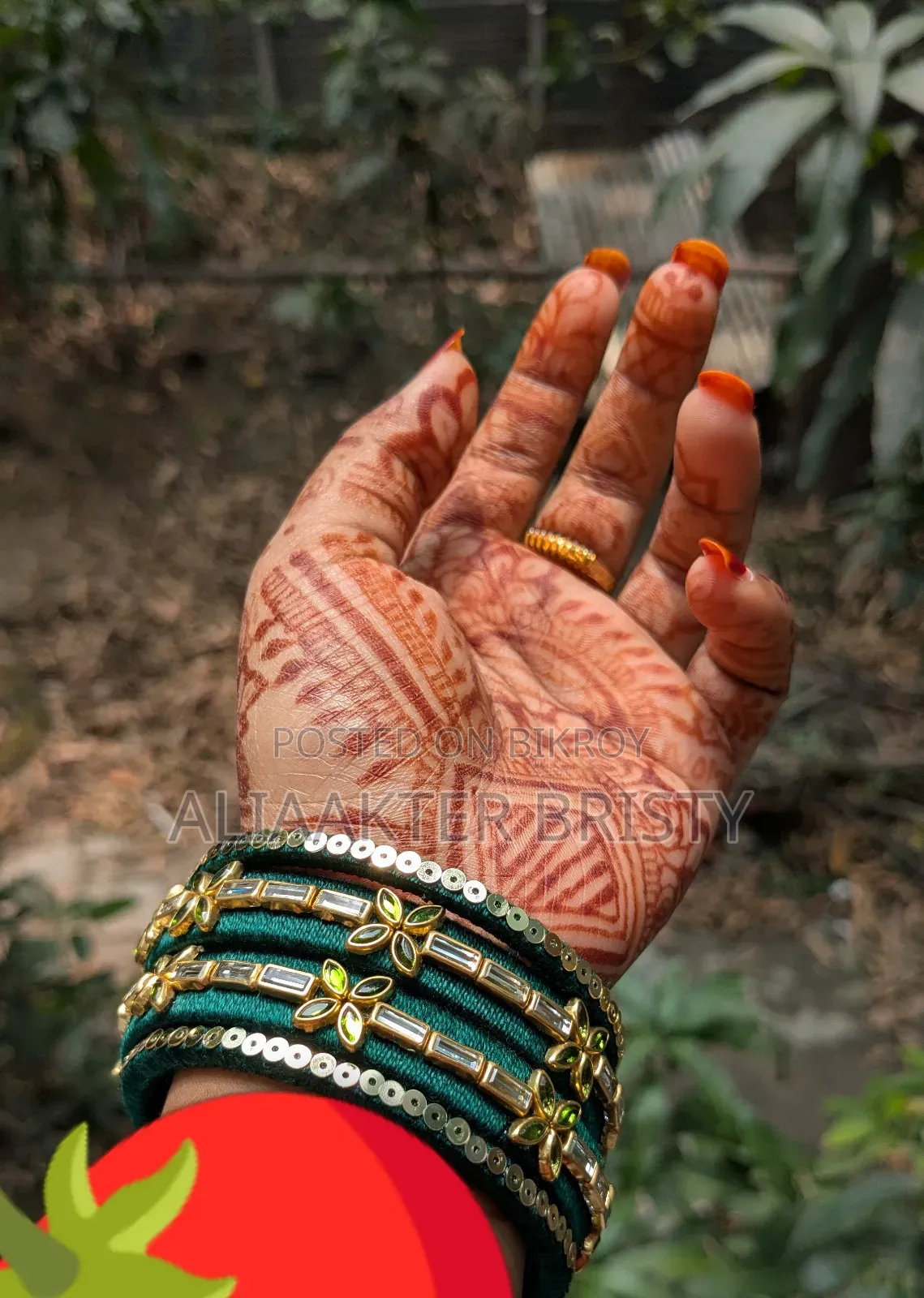 হাতে বানানো চুড়ি