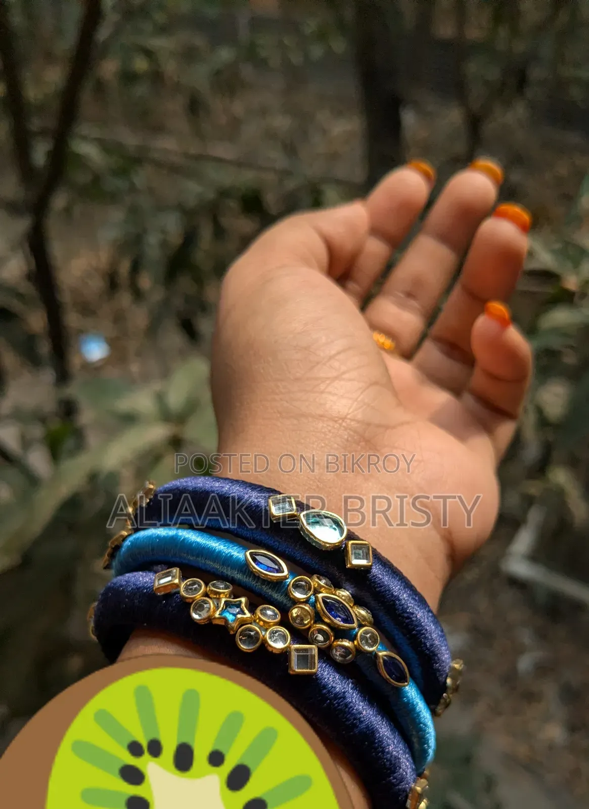 হাতে বানানো চুড়ি