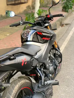 নতুন হিরো এক্সট্রিম ১৬০আর ৪ভি ২০২৫ কালো