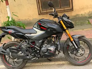 নতুন হিরো এক্সট্রিম ১৬০আর ৪ভি ২০২৫ কালো