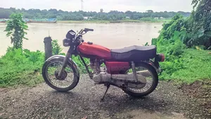 হোন্ডা ২০১৮ লাল