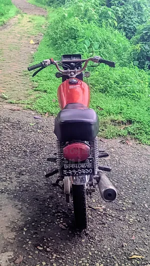 হোন্ডা ২০১৮ লাল