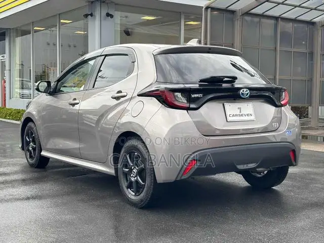 Toyota Yaris 2021 Gray