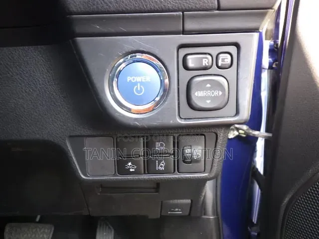 Toyota Corolla Fielder 2021 Blue