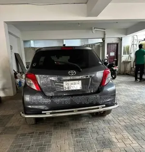 টয়োটা ভিটজ ২০১১ ধূসর
