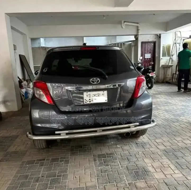 Toyota Vitz 2011 Gray
