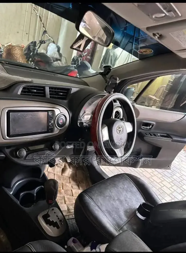 Toyota Vitz 2011 Gray