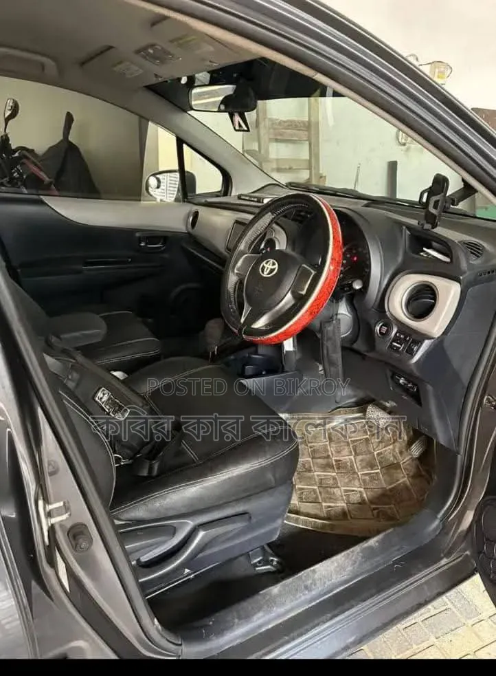 Toyota Vitz 2011 Gray