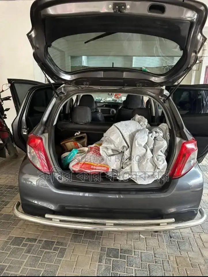Toyota Vitz 2011 Gray