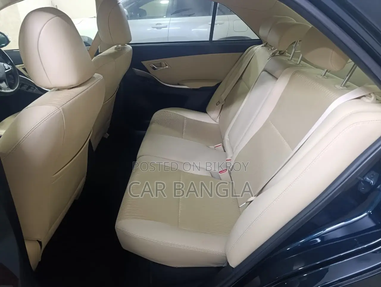 টয়োটা প্রমিও ২০২১ নীল