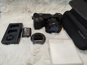 Sony A6000 + 16-50mm Lens