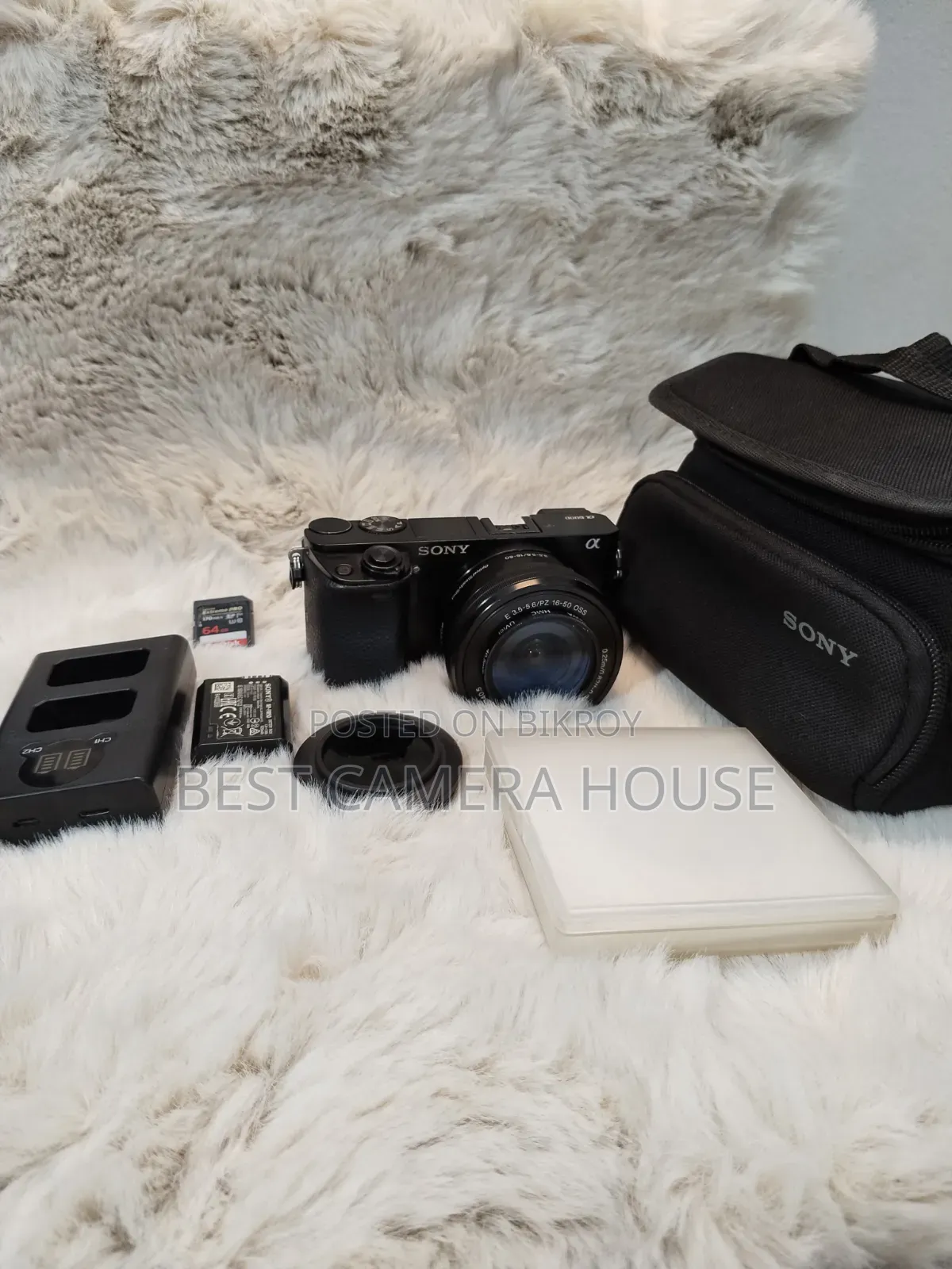 Sony A6000 + 16-50mm Lens