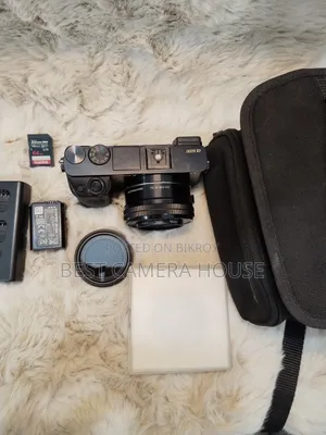 Sony A6000 + 16-50mm Lens