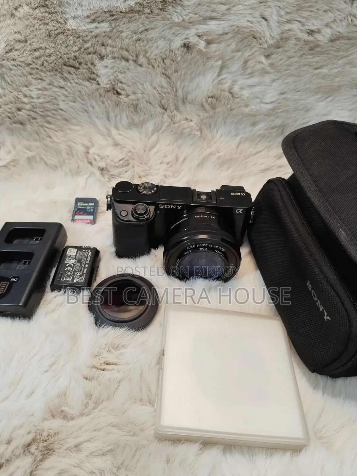 Sony A6000 + 16-50mm Lens