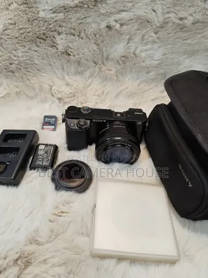 Sony A6000 + 16-50mm Lens