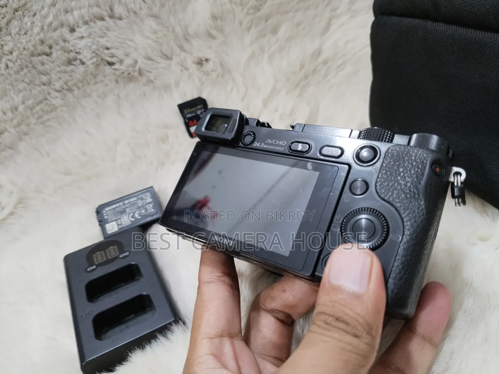 Sony A6000 + 16-50mm Lens