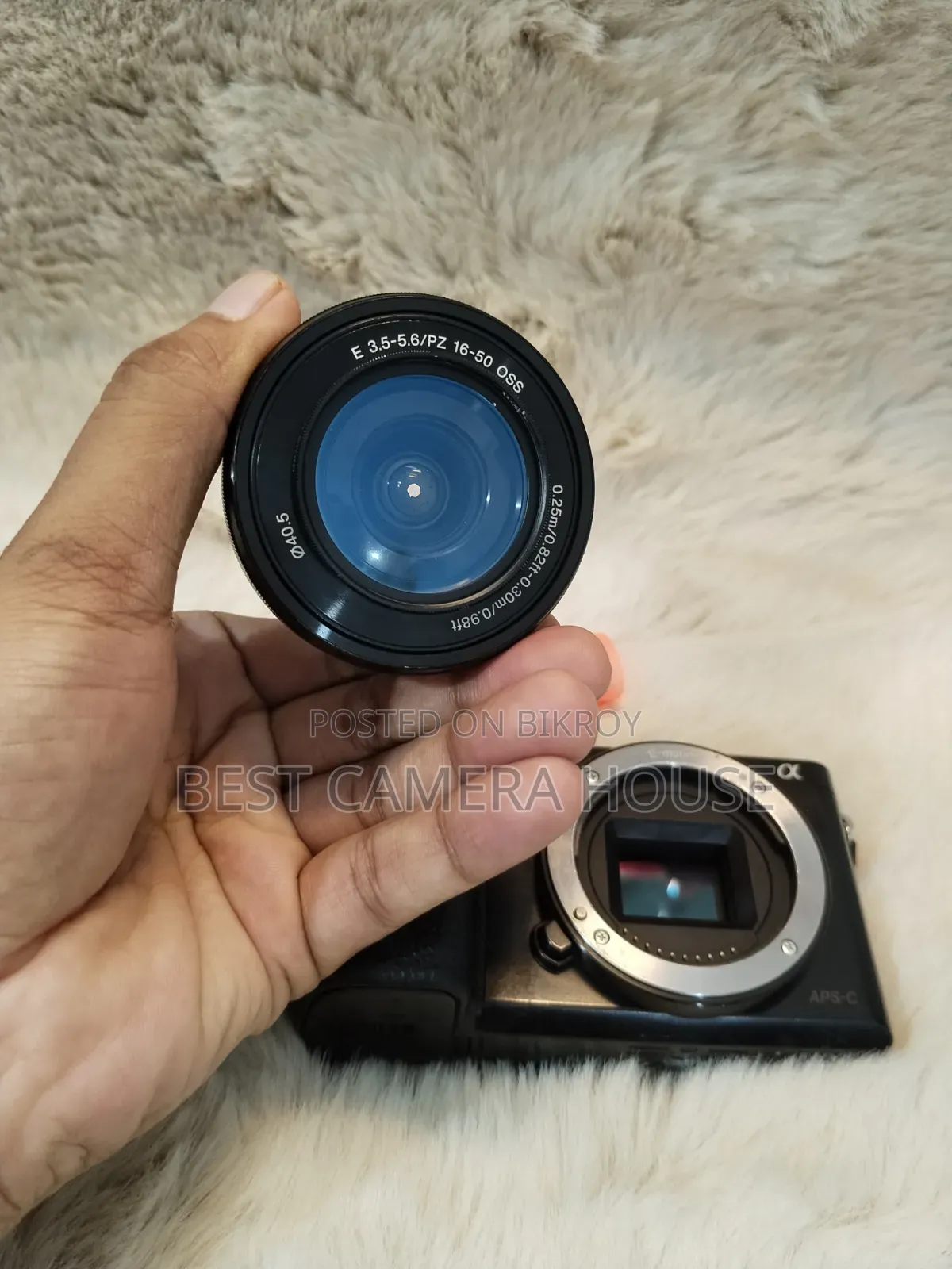 Sony A6000 + 16-50mm Lens