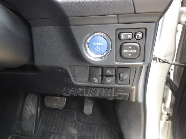 Toyota Corolla Fielder 2021 Silver