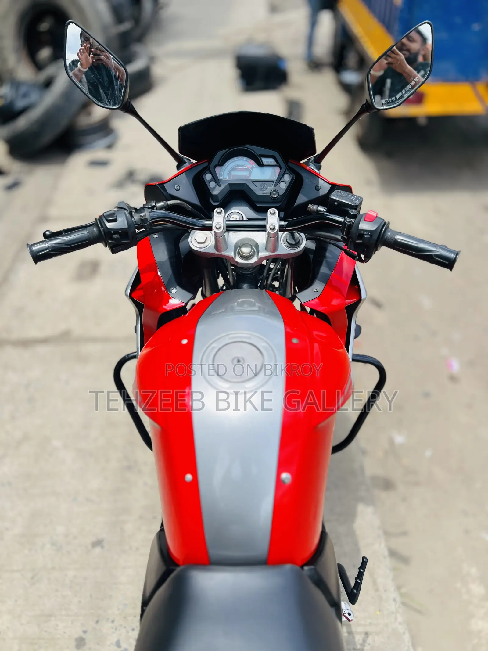 Yamaha 2015 Red