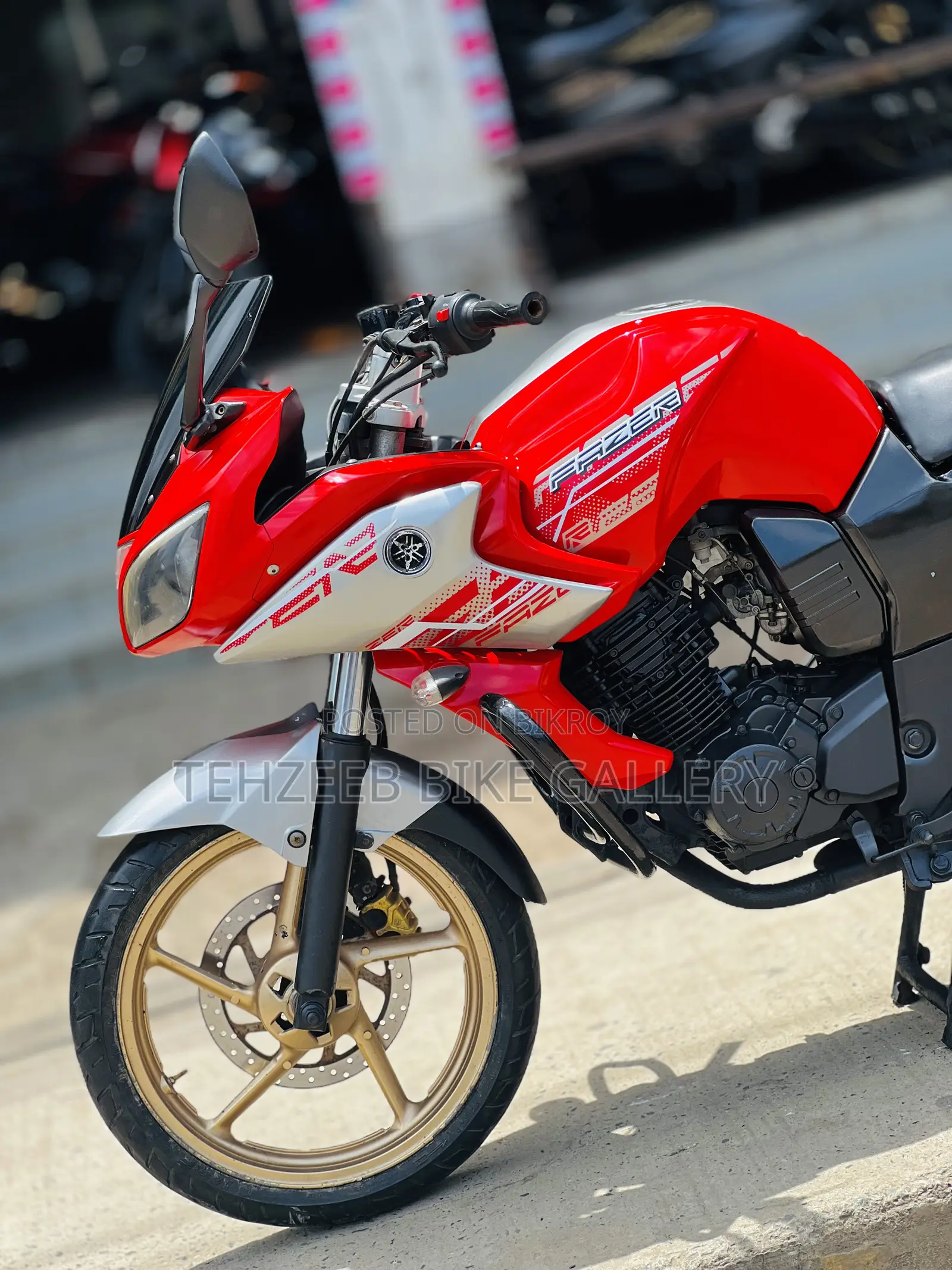 Yamaha 2015 Red