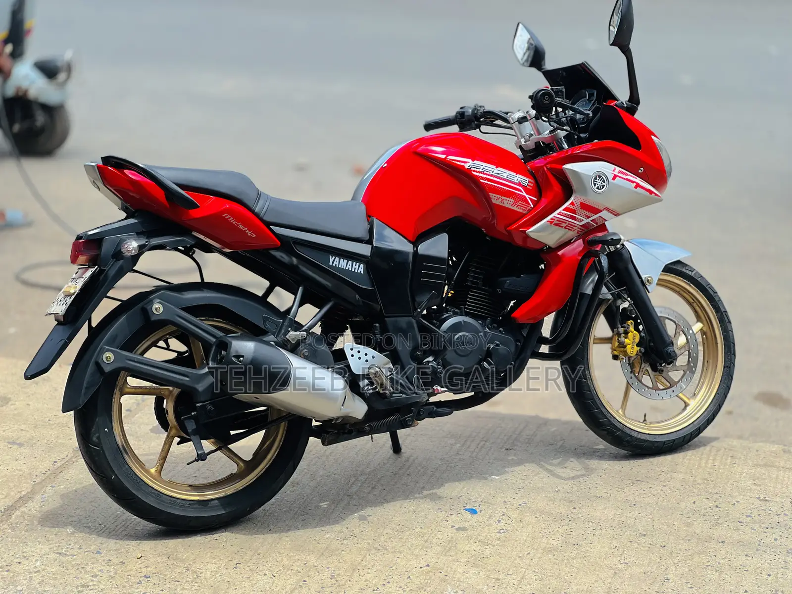 Yamaha 2015 Red