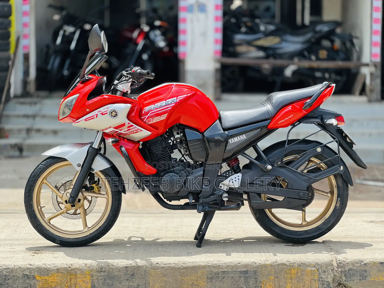 Yamaha 2015 Red
