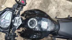 Hero Hunk 150R Dual Disc ABS 2025 Black