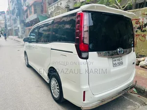 Toyota Noah 2016 Pearl