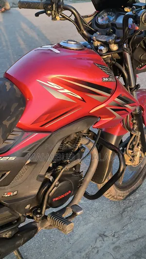Honda CB 2023 Red